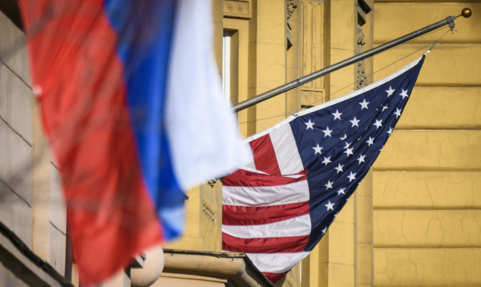 JAV nori pasitraukti iš INF sutarties, Rusija kaltina amerikiečius