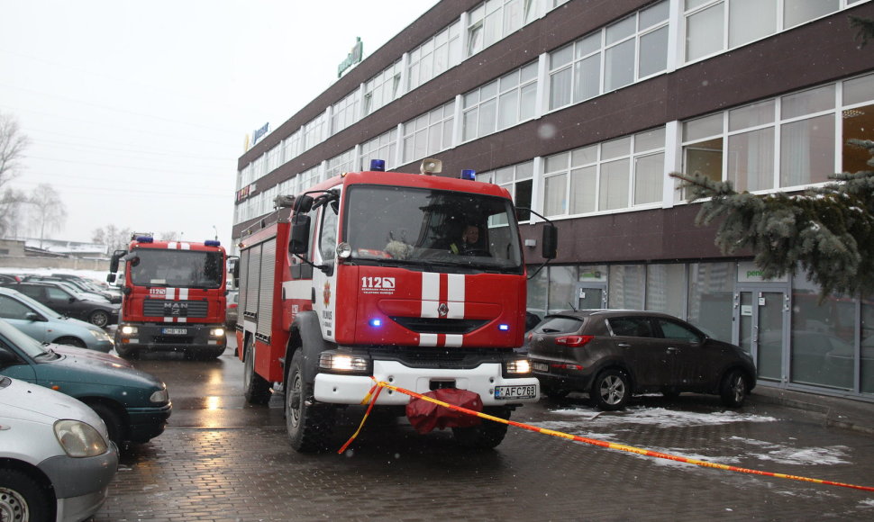 Dėl aštraus kvapo evakuoti žmonės iš biurų pastato Vilniuje.