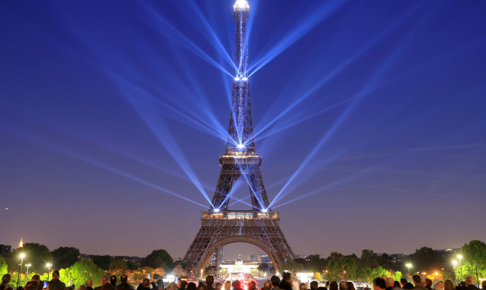 Eifelio bokštas švenčia 130-ąjį gimtadienį