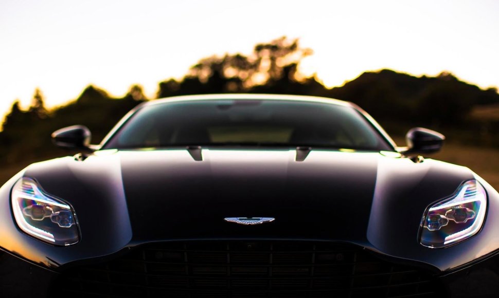 Aston Martin DB11
