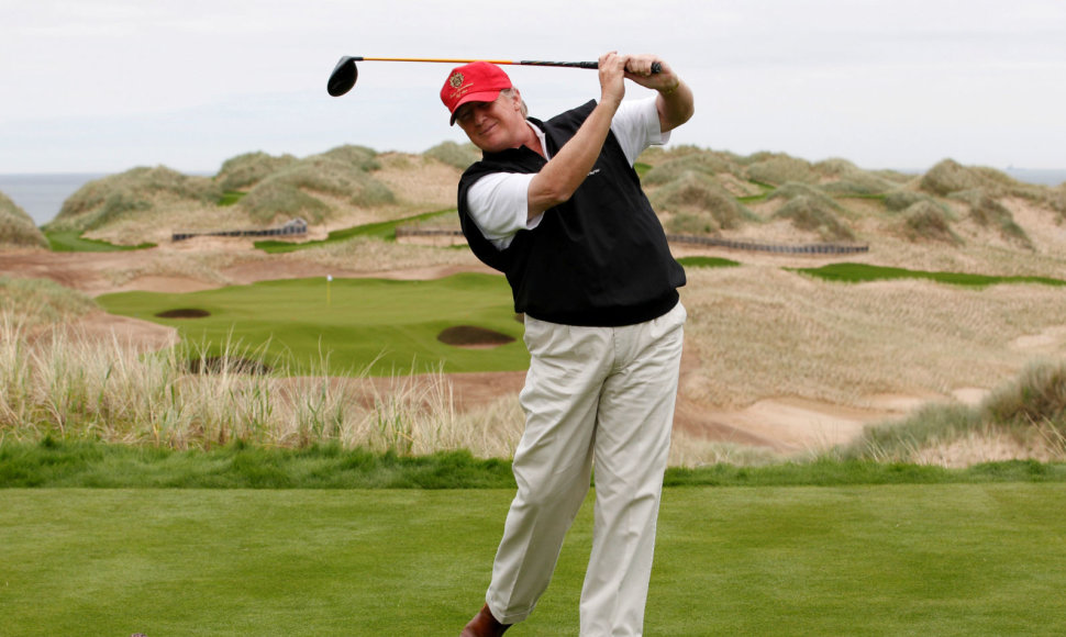 Donaldas Trumpas tikrame golfo lauke