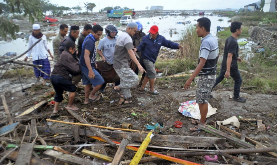 Po žemės drebėjimo Indonezijoje