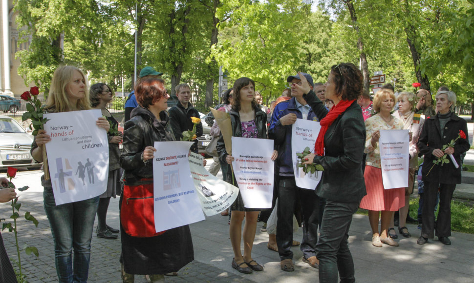 Protesto akcija prie Norvegijos ambasados Vilniuje