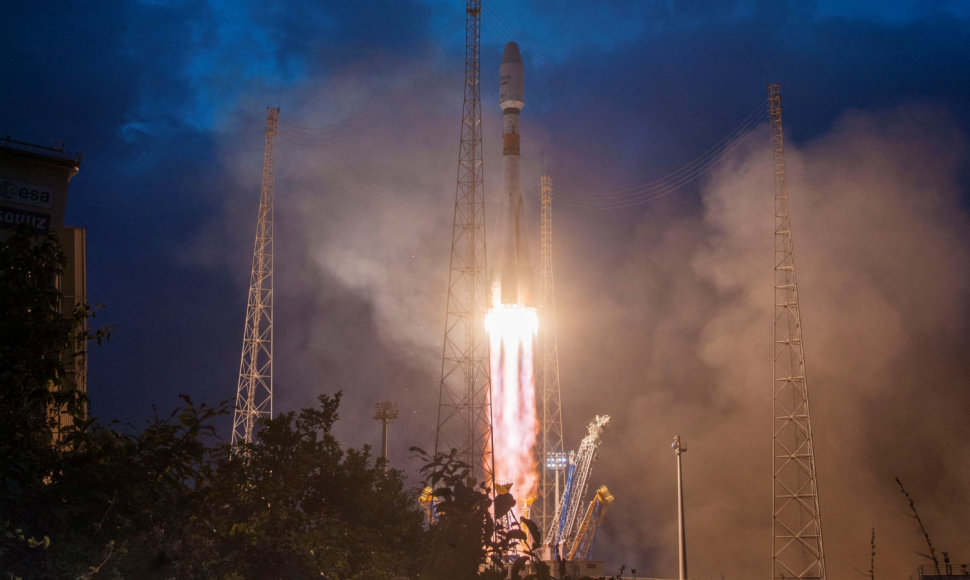 Kyla raketa „Sojuz“ su „OneWeb“ palydovais