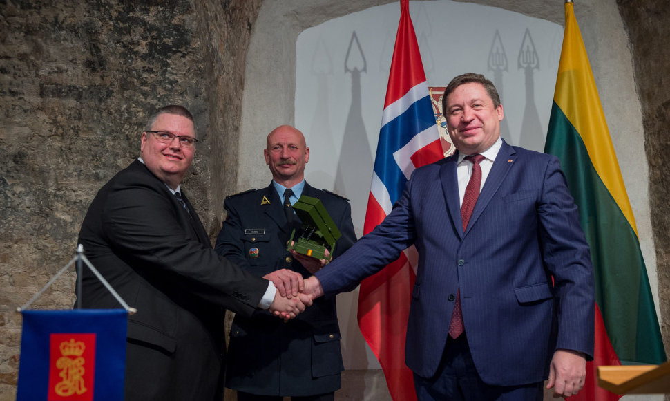Sutarties dėl norvegiškų sistemų NASAMS įsigijimo pasirašymas