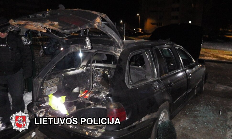 Naujojoje Vilnioje susprogdintas automobilis