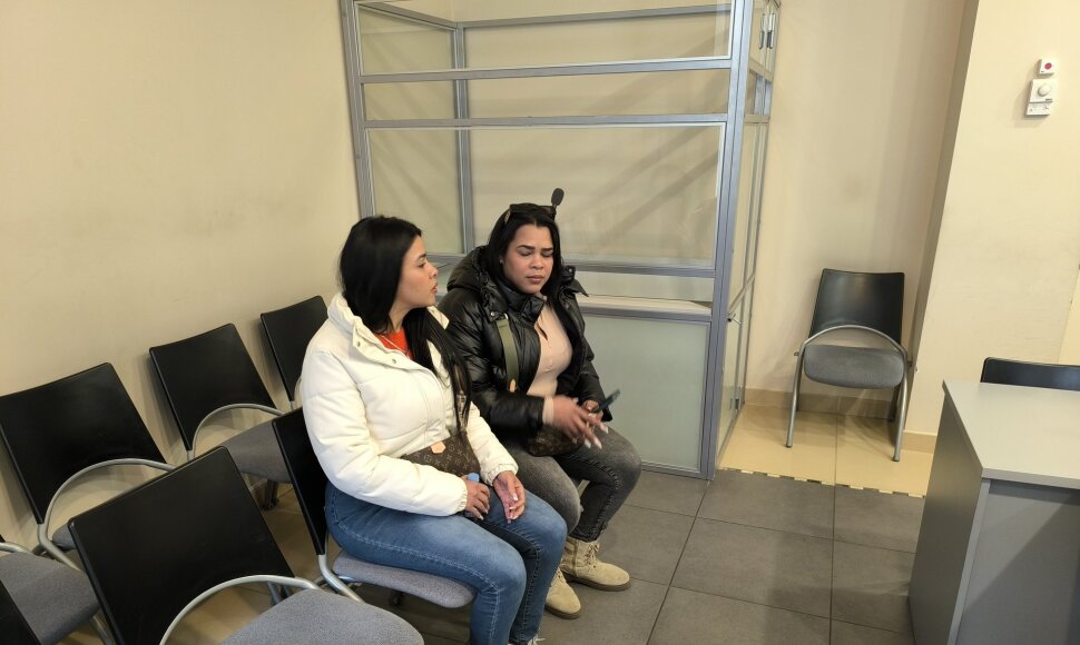 Dėl prostitucijos organizavimo teisiamos venesuelietės seserys teisme