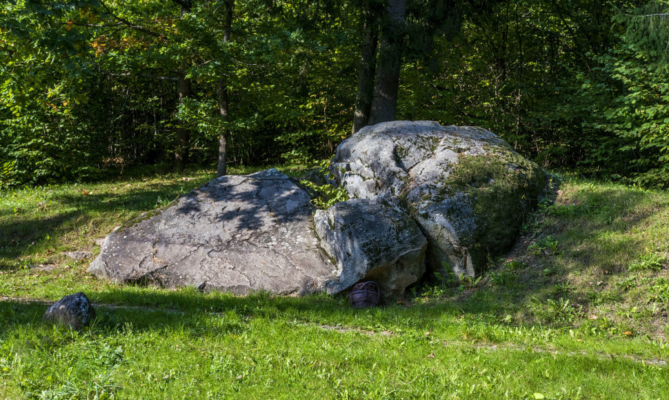 Nikronių akmuo