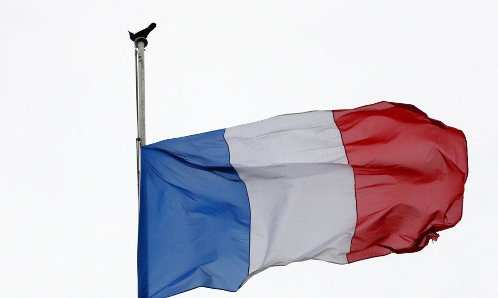 Pusiau nuleista Prancūzijos vėliava
