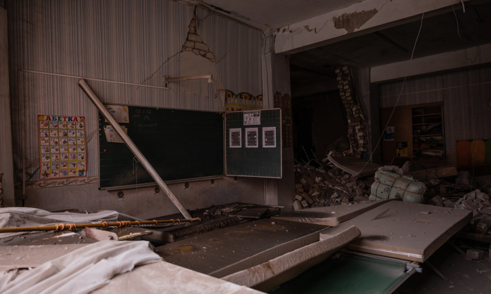 Per karą sugriauta mokykla Ukrainoje