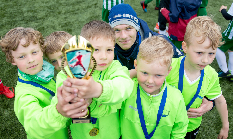 Vilniaus futbolo klubas „Ataka“ į vaikų treniruotes įtraukė ir tėvelius.
