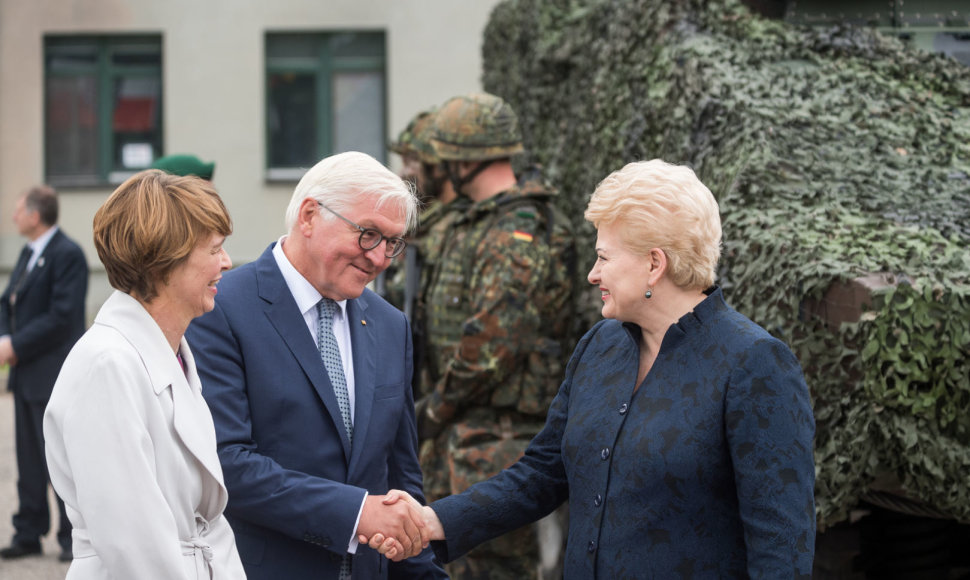 Lietuvos ir Vokietijos prezidentai aplankė Rukloje tarnaujančius vokiečius