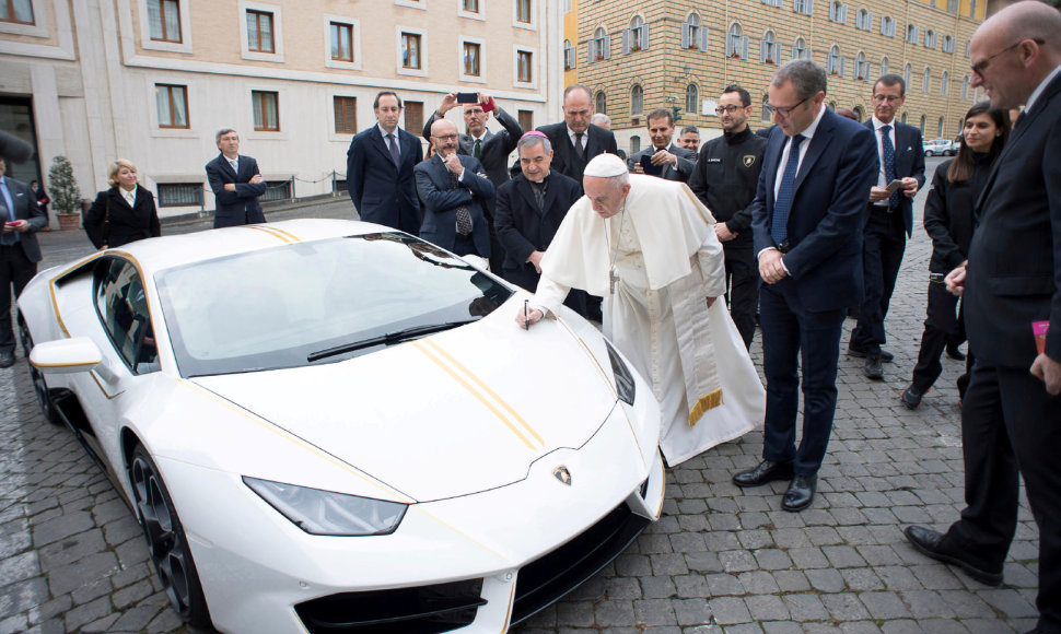 Popiežiaus Pranciškaus „Lamborghini Huracan“