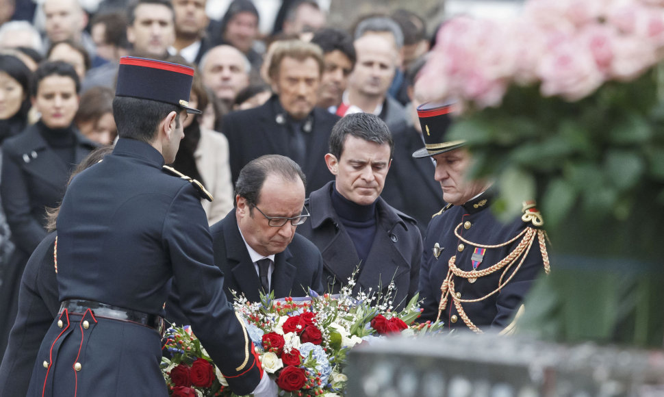 Paryžiuje pagerbtos terorizmo aukos.