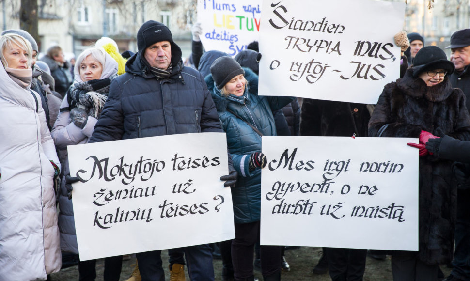 Pedagogų mitingas prie Seimo