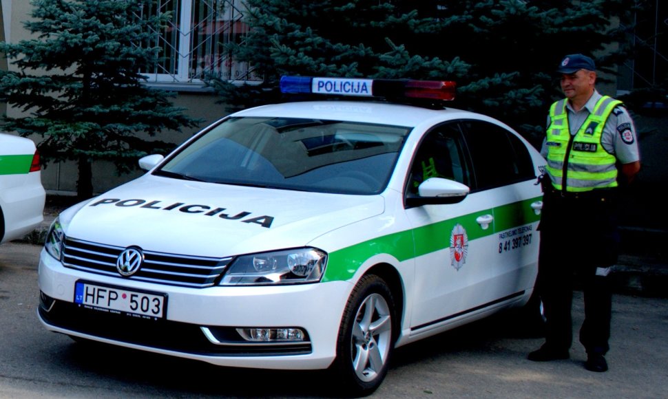 Radviliškio savivaldybės dovana policijai – trys automobiliai