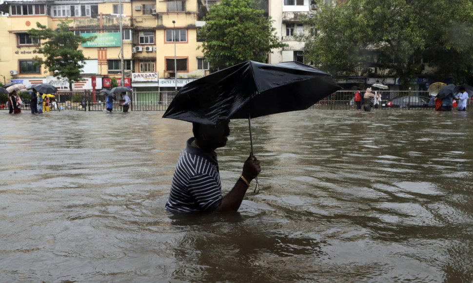 Mumbajų plauna potvyniai