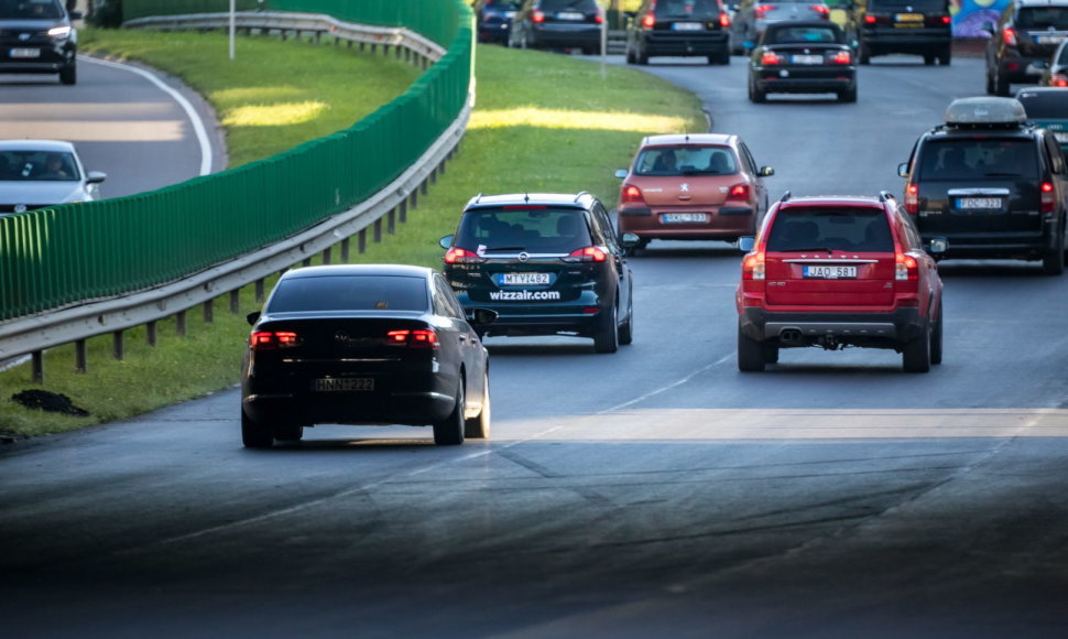 Geležinio Vilko gatvė Vilniuje: išasfaltuoti 4 km dangos