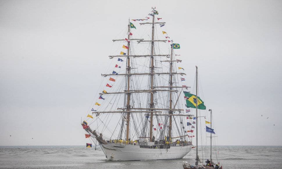 Į Klaipėdos uostą įplaukė įspūdingas burlaivis iš Brazilijos.