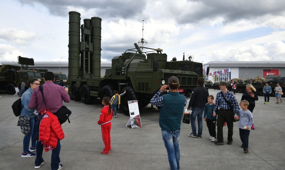 Zenitinių raketų kompleksas S-400