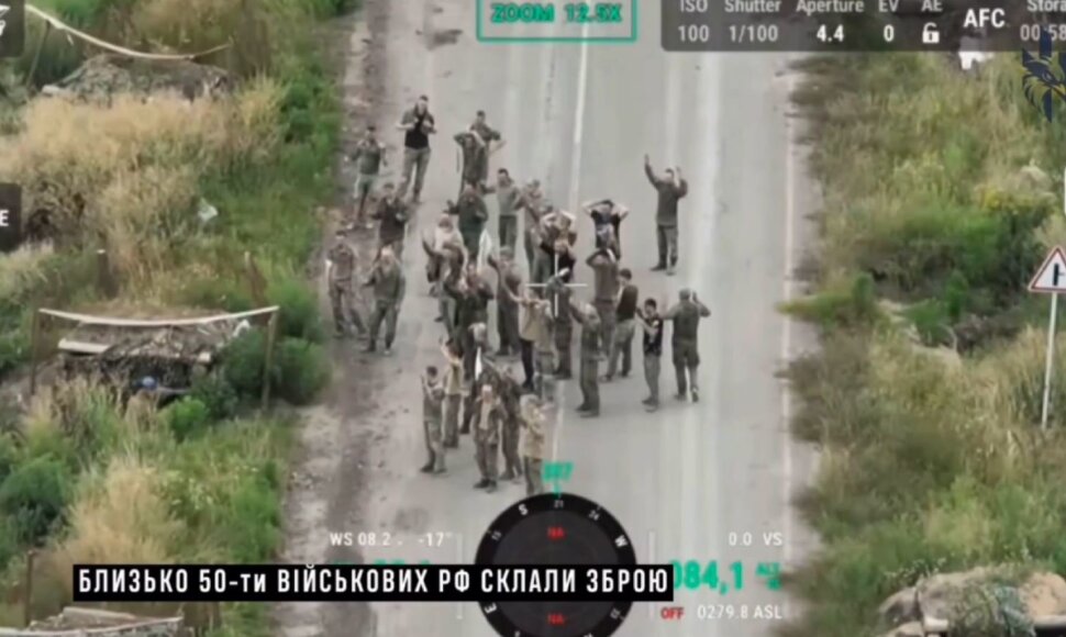 Grupė rusų karių pasiduoda ukrainiečių pajėgoms Kursko srityje