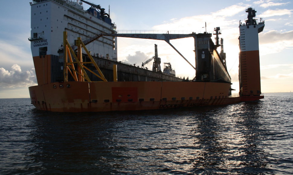 Klaipėdos uostą pasiekė didžiausias Baltijos šalyse dokas