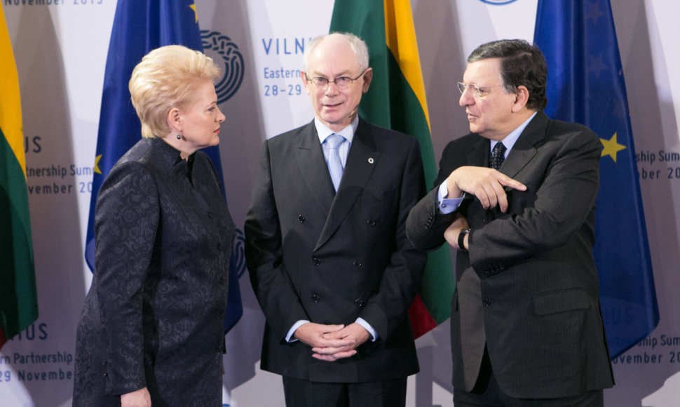 3-iasis Rytų partnerystės viršūnių susitikimas „Litexpo“ parodų rūmuose Vilniuje. Prezidentė Dalia Grybauskaitė su Europos Vadovų Tarybos Pirmininku Hermanu Van Rompuy, Europos Komisijos Pirmininku José Manueliu Barroso.