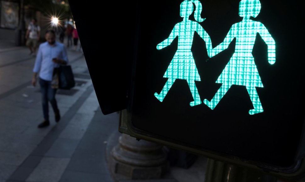 Šviesoforas su tos pačios lyties asmenų poromis