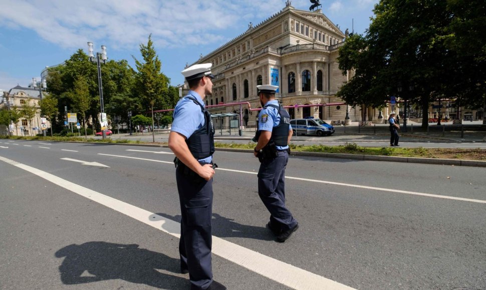 Frankfurte dėl didelės karo laikų bombos evakuojama 60 tūkst. žmonių.