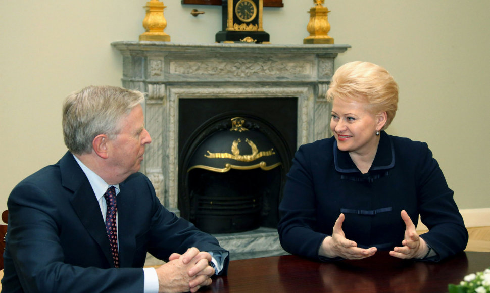 Dalia Grybauskaitė susitiko su Europos Parlamento stebėjimo misijos Ukrainoje vadovu Patu Coxu.