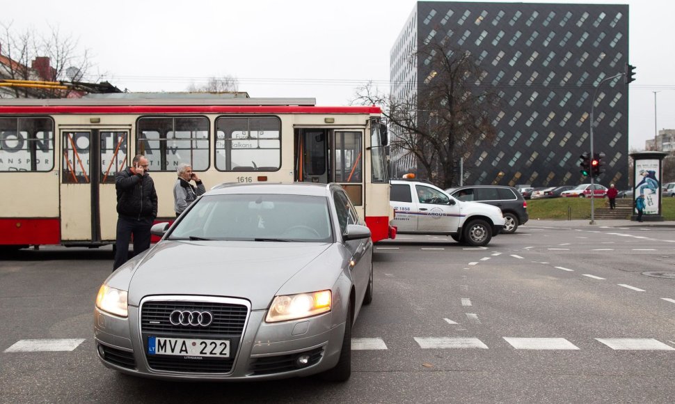 Troleibuso ir „Audi“ avarija Vilniuje