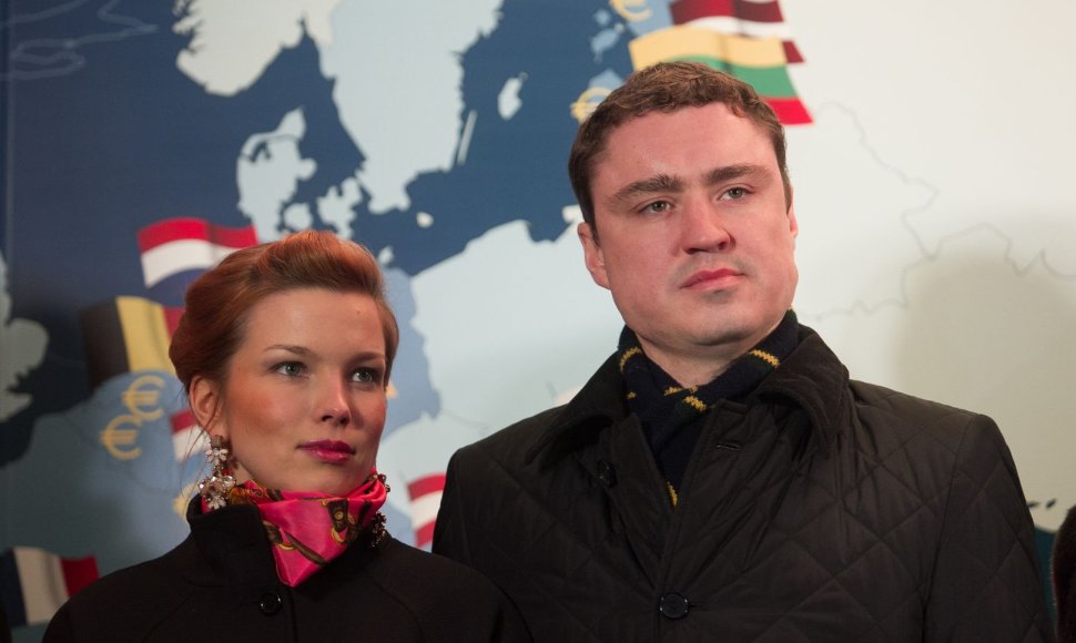 Estijos premjeras Taavi Roivas su žmona