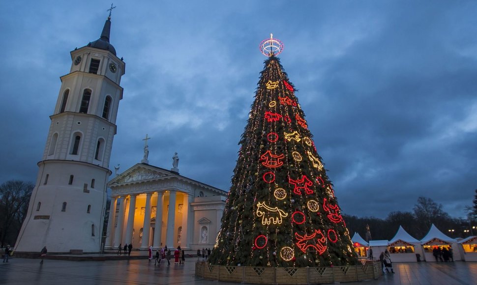 Kalėdų miestelis Katedros aikštėje.