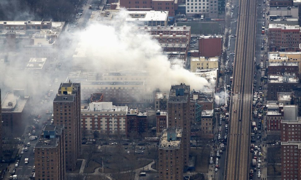 Niujorke sprogus nutekėjusioms dujoms sugriuvo du daugiabučiai 