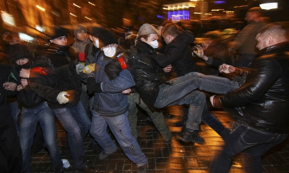 Protestuotojų susirėmimas Donecke 