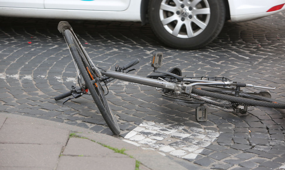 Vilniuje (Liejyklos gatvėje) BMW partrenkė dviratininkę.