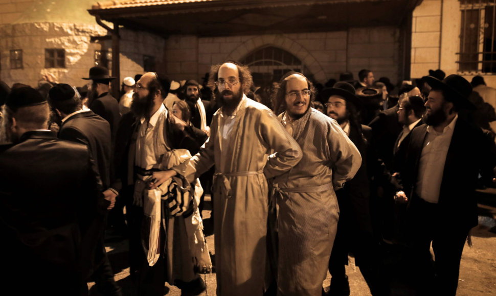 Izraelio žydai meldėsi prie mečetės Vakarų Krante