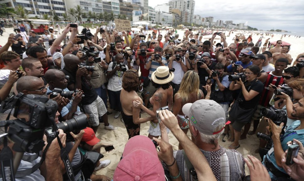 Brazilių protestas už teisę degintis be liemenėlių