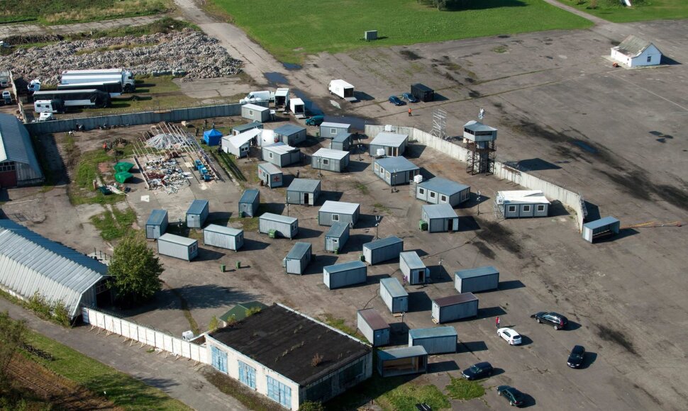 Kaune esančiame S. Dariaus ir S. Girėno aerodrome, Kauno tvirtovės I forto prieigose, Kauno sporto halėje ir kitose vietose prieš daugiau nei dvejus metus filmuotas ispanų filmas „L‘altra frontera“