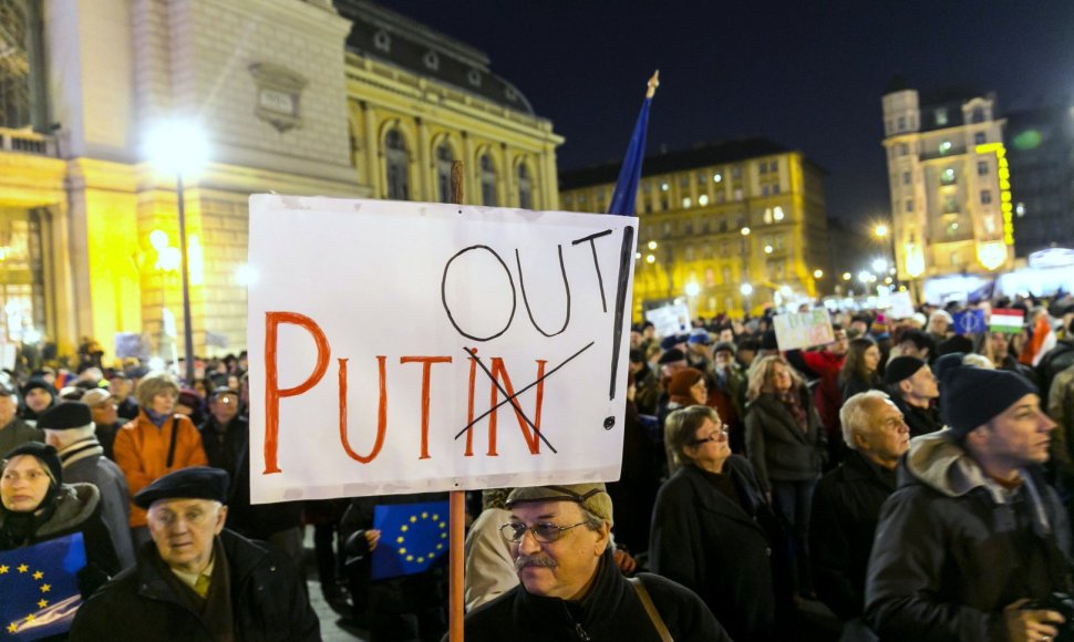 Protestai prieš Vladimiro Putino vizitą Budapešte.