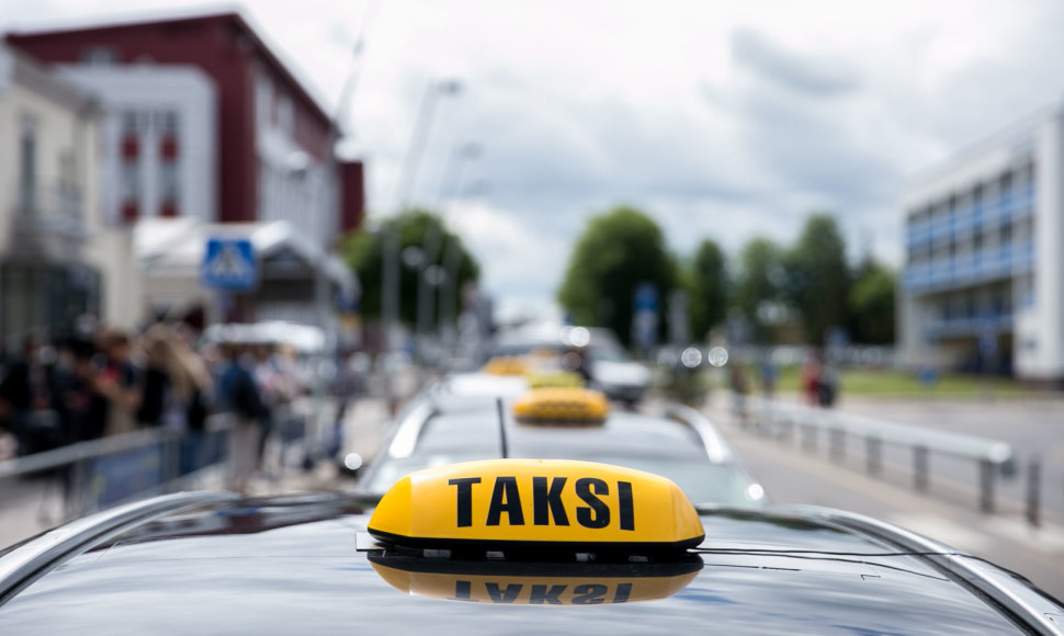 Spaudos konferencija dėl taksi aptarnavimo