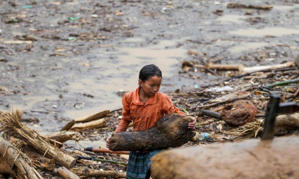 Vietname potvyniai ir nuošliaužos pareikalavo mažiausiai 26 gyvybių