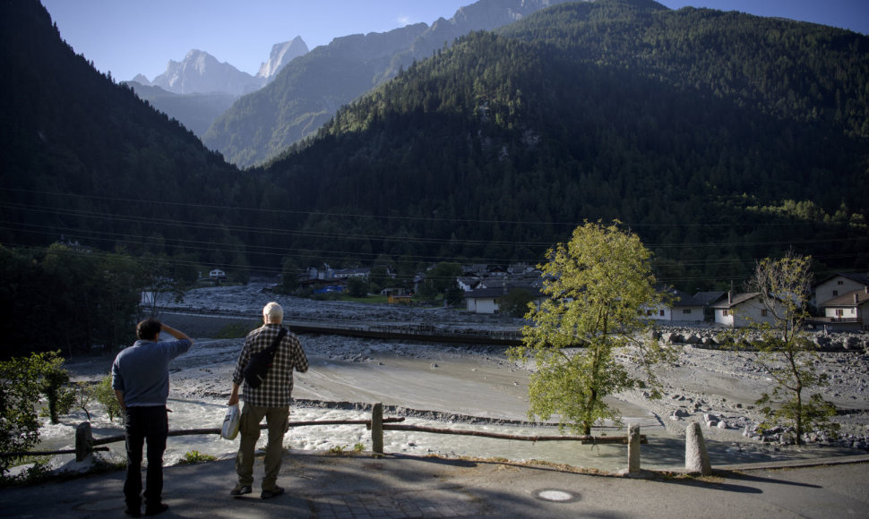 Šveicarijoje nuslinkus nuošliaužai dingo aštuoni žmonės