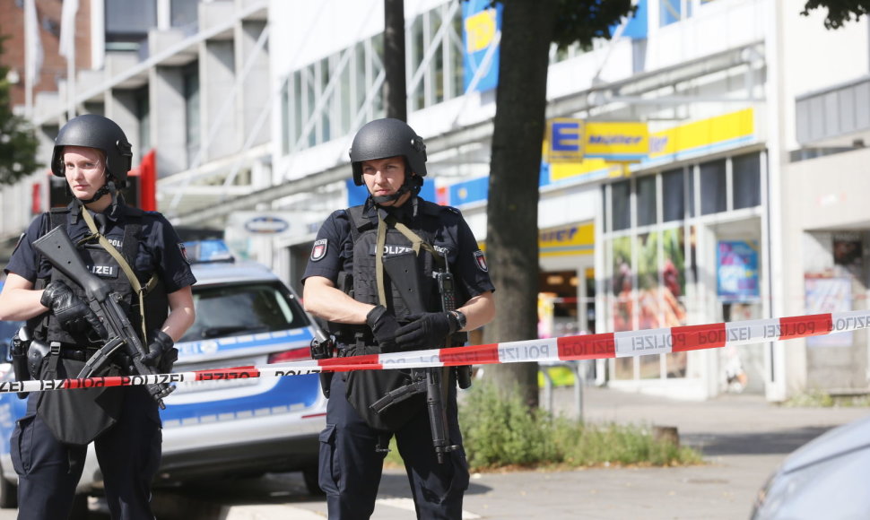Hamburgo prekybos centre nudurtas žmogus, dar keli – sužeisti