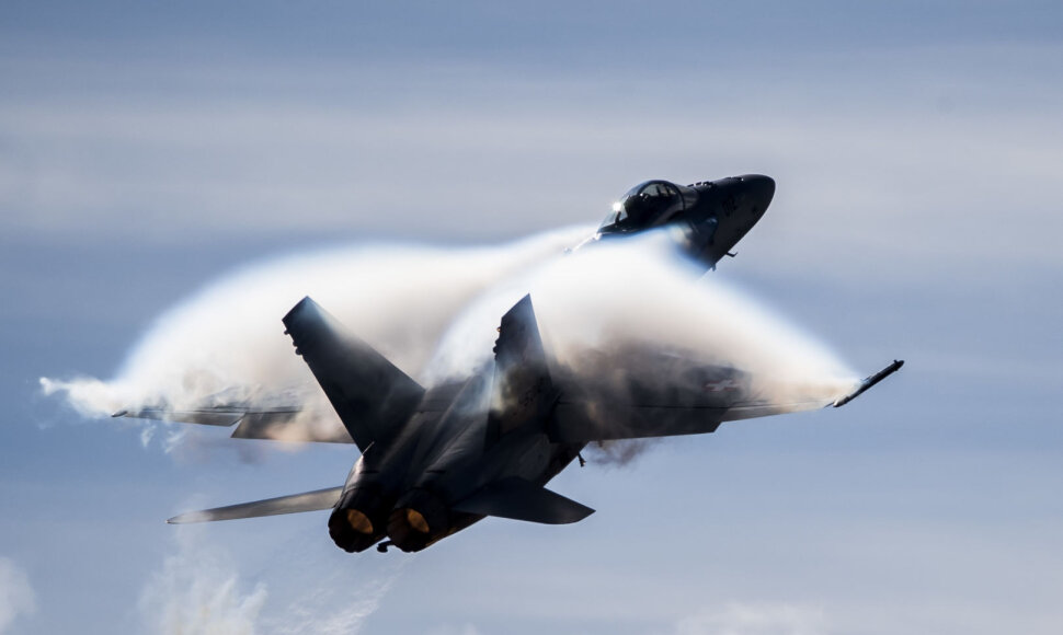 Naikintuvas bombonešis „McDonnell Douglas F/A-18 Hornet“