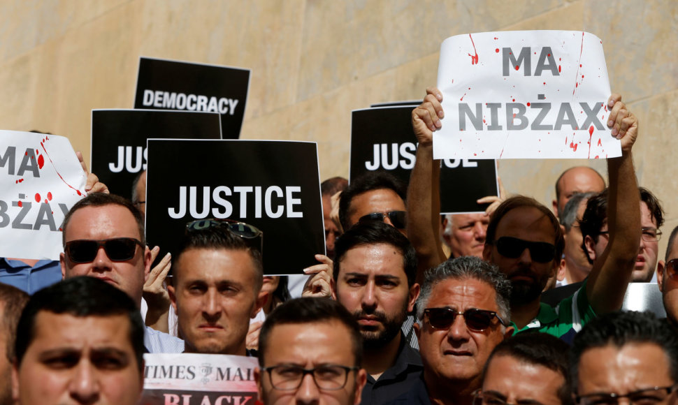 Kolegės žūties sukrėsti Maltos žurnalistai surengė mitingą