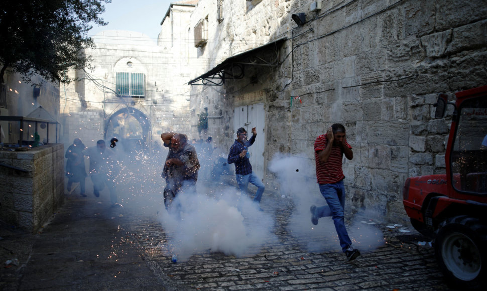  Susirėmimas tarp Izraelio policininkų ir palestiniečių Jeruzalėje
