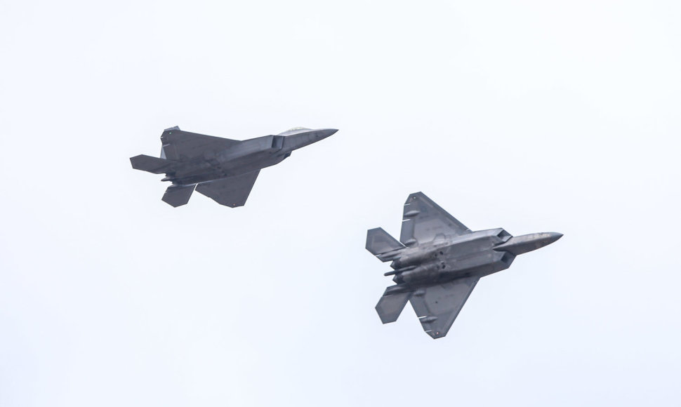 Lietuvoje – moderniausi pasaulyje JAV naikintuvai F-22 „Raptor“