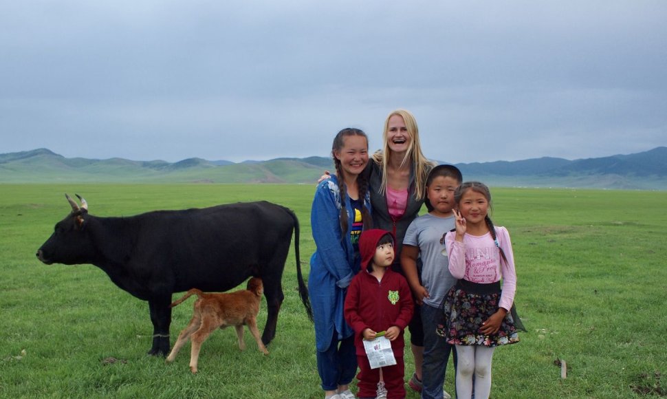 Improvizuota fotosesija su vaikais Mongolijoje