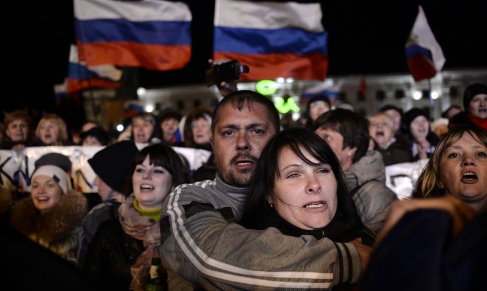 Kryme rusai džiaugiasi neteisėto referendumo išankstiniais rezultatais
